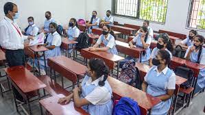 തിയറ്റര്‍ മേഖലയ്ക്ക് ഇളവുകള്‍ പ്രഖ്യാപിച്ച് സര്‍ക്കാര്‍; ഒരു ഡോസ് വാക്സിന്‍ എടുത്തവര്‍ക്കും പ്രവേശിക്കാം